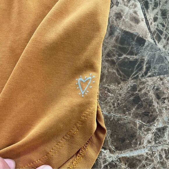 Betsey Johnson Performance Top Strappy Back Long Sleeve T-Shirt Spice Logo L - Picture 8 of 8